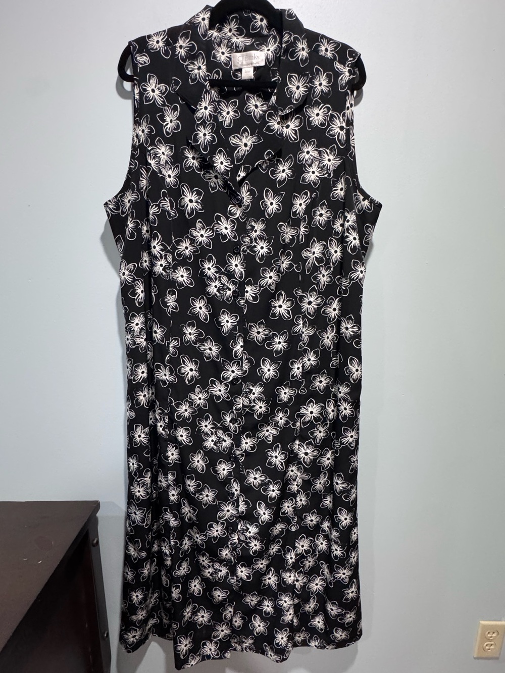 CJ Banks Black and White Floral Sleeveless Midi Dress